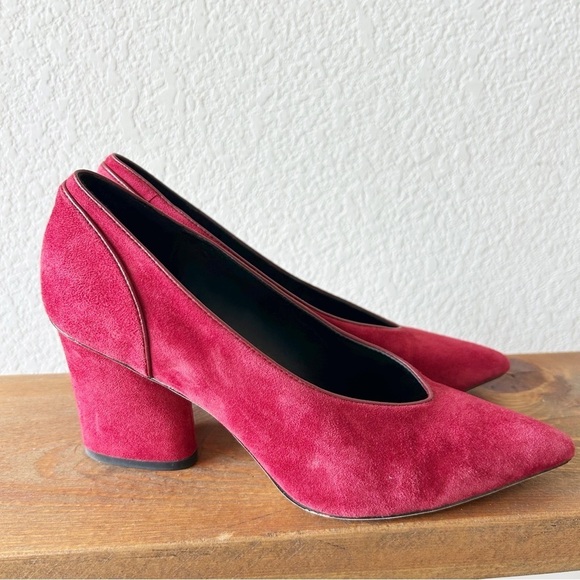 Donald Pliner Glenn Suede Heels Berry Red Size 9.5 - Picture 1 of 10